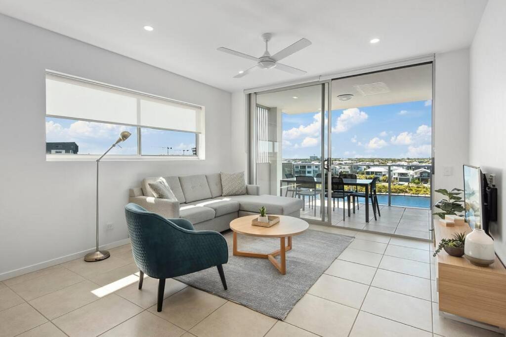 Birtinya Apartment | Waterfront 2brm resort style apartment