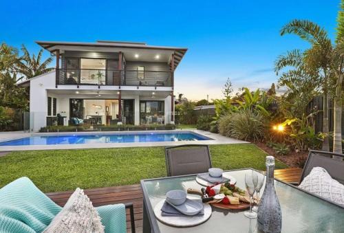 Buddina House | WATERFRONT HOME BORDERING MOOLOOLABA