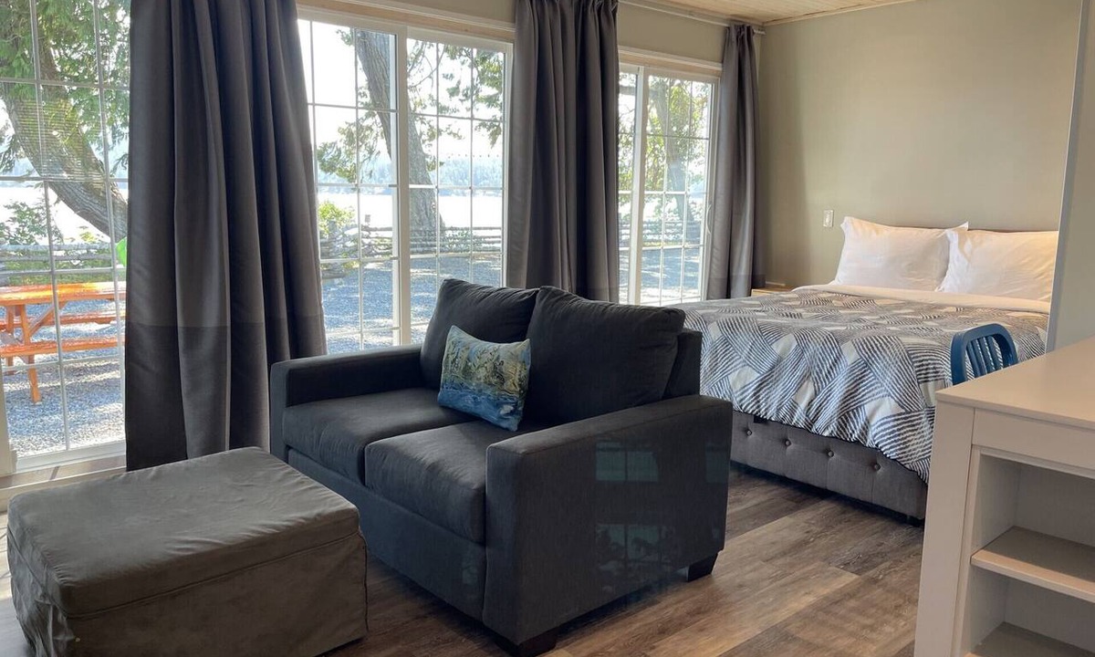 Sooke Hotel | Waterfront Studio Unit with Beach Access - Sleeps 2