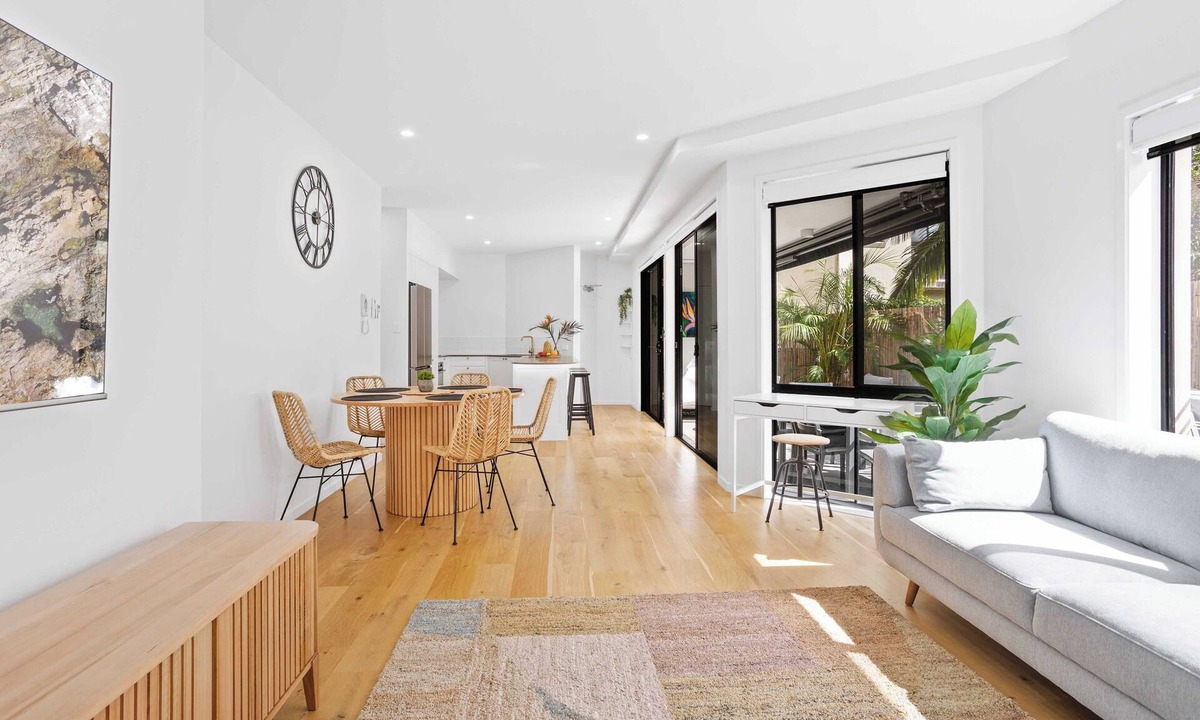 Burleigh Heads Apartment | Welcome to your ideal holiday escape in vibrant Burleigh Heads!