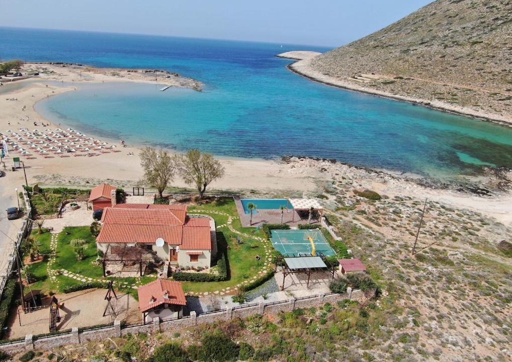 Stavros Villa | When the pool touches the sea..