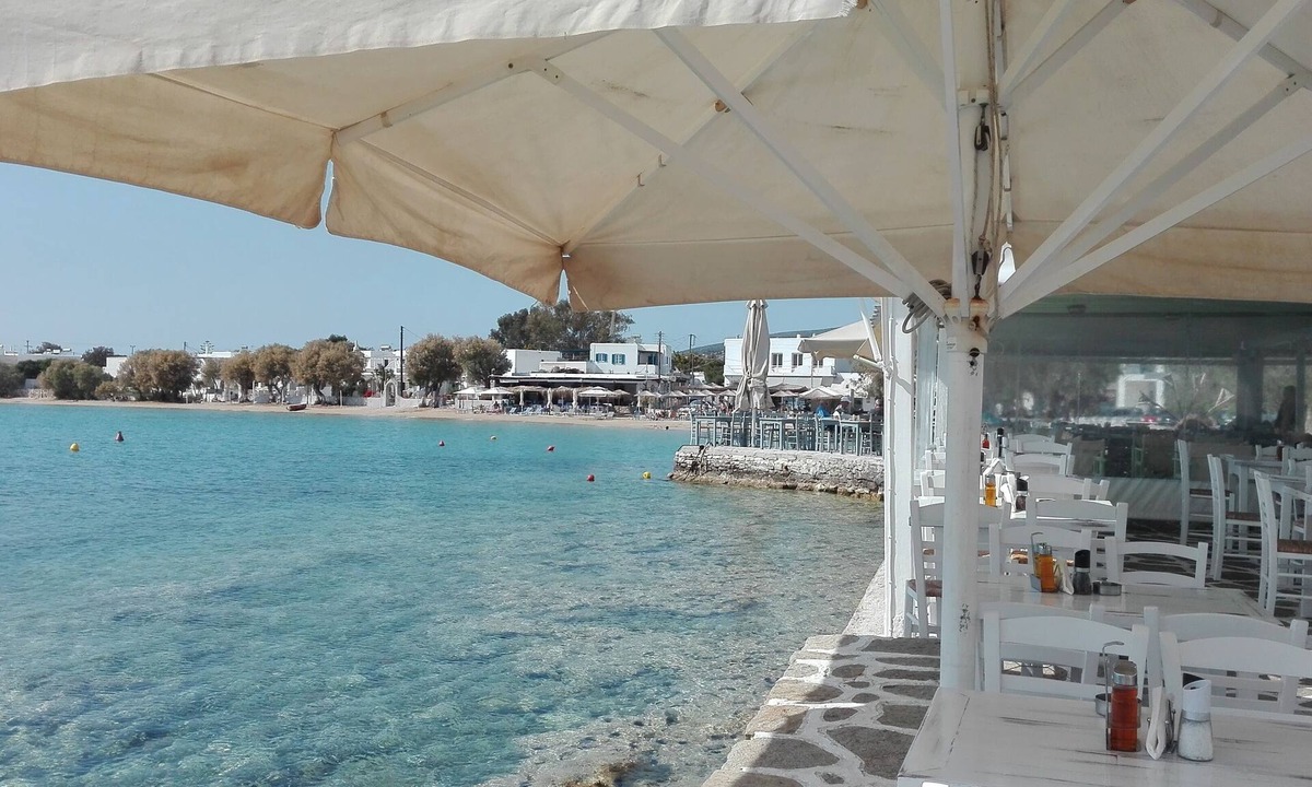 Parikia House | White Cycladic Desing House in the heart of Parikia sea vew