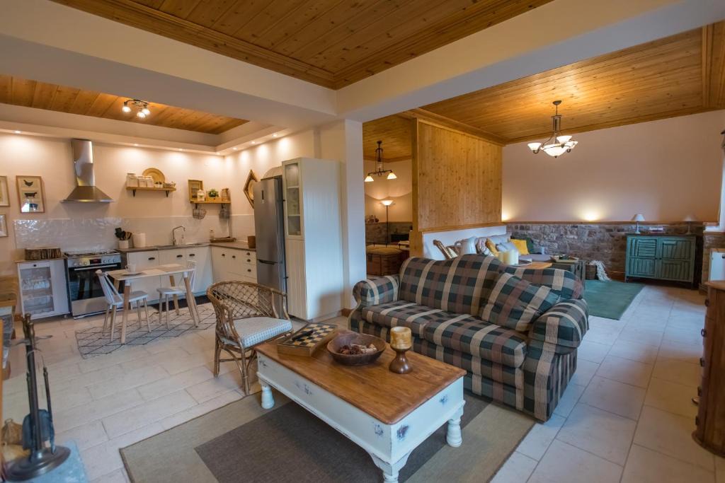 Karpenisi House | Willows Lodge