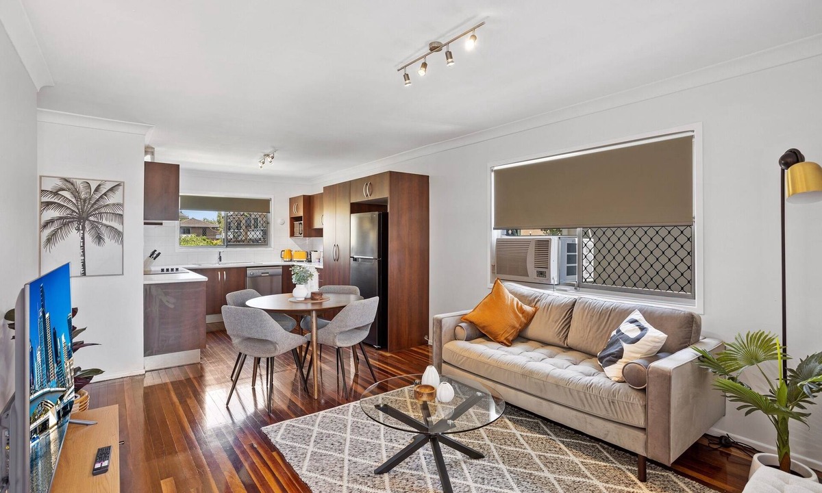Windsor Apartment | Windsor Cosy 2-Bedroom Unit in Quiet Neighborhood