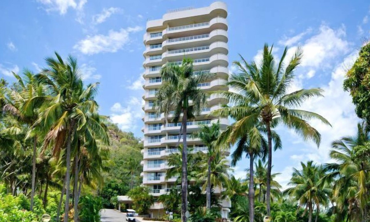 Hamilton Island Apartment | Yacht Harbour Tower 2 - Central location, oceanviews, golf buggy and transfers