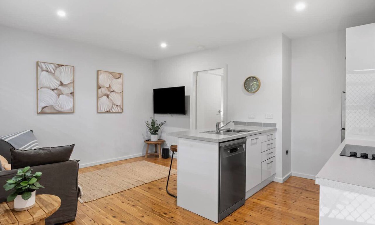 Merewether Apartment | Your Merewether Getaway - Surf, Sip & Stay
