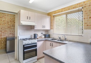 1/1 Rumbalara Avenue - Rainbow Beach. Walk to everything