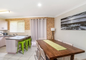 1/1 Rumbalara Avenue - Rainbow Beach. Walk to everything