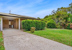 1/1 Rumbalara Avenue - Rainbow Beach. Walk to everything