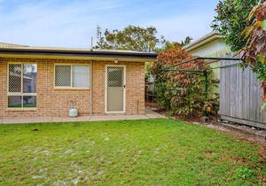 1/1 Rumbalara Avenue - Rainbow Beach. Walk to everything