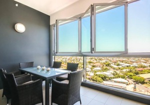 2 Bedroom Riverside Apartment in Hamilton Portside