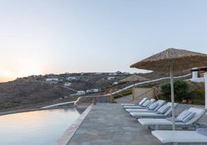 2 Bedroom Suite with private Infinity Pool and Sea View