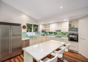 2 Naiad Court Rainbow Shores. Walk to beach. Pets welcome. Wifi
