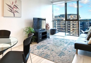 2BR Food & Drink Hub ★Gym★Pool★Views★Roof Terrace