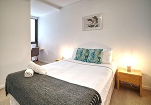 2BR Food & Drink Hub ★Gym★Pool★Views★Roof Terrace