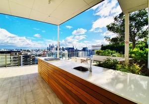 2BR Food & Drink Hub ★Gym★Pool★Views★Roof Terrace