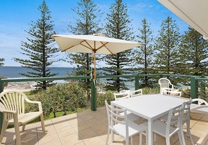 35 Wilson Avenue Dicky Beach QLD