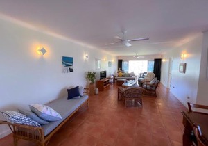 6 Ulysses - Spacious Beachfront Apartment