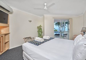Alassio Beachfront Spa Suite 302-2