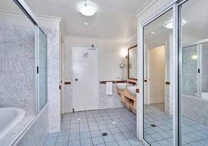 Alassio Beachfront Spa Suite 302-2