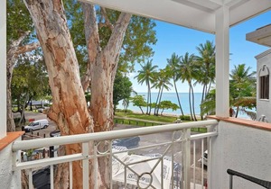 Alassio Beachfront Spa Suite 302-2