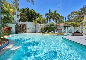 Alassio Beachfront Spa Suite 302-2