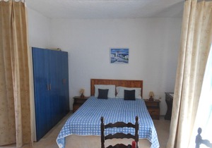 Appartementhaus Renate in Agia Marina, 40m² Appartements mit Balkon und Garten