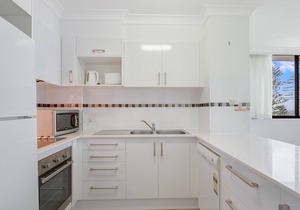 Aries Unit 16 - Right on the beachfront and in the heart of Coolangatta ocean views