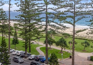 Aries Unit 16 - Right on the beachfront and in the heart of Coolangatta ocean views