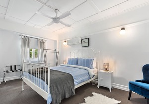 Art Deco 1 Bedroom Apartment in New Farm