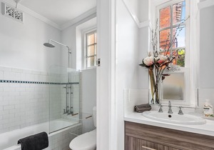 Art Deco 1 Bedroom Apartment in New Farm
