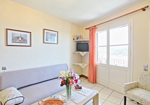 Avgi Apartment Dio: Renovated Paxos apartment inside Gaios, panoramic sea views
