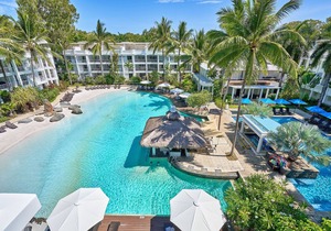 Beach Club Top Floor Spa Suite 3133 Palm Cove