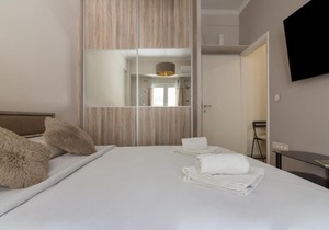 Beautiful And Spacious Apartment In Pagrati