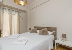 Beautiful And Spacious Apartment In Pagrati