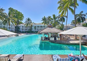 Beautifully appointed 1 Bedroom Ground Floor Beach Club Lagoon View Apartment