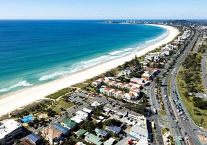 BILINGA GARDENS, UNIT 7 - Simple unit right on Bilinga Beachfront