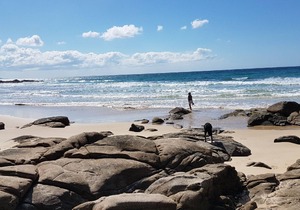 Billy's Beach Retreat-Coolum Beach- Pet friendly home-linen included-free Wi-Fi