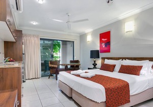 BLUE LAGOON LAKESIDE STUDIO