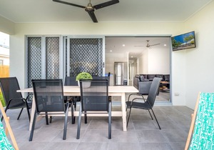 Blue Lagoon Villa B in Trinity Beach