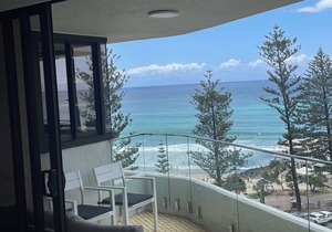 Burleigh Beachfront - Best Location on the Coast