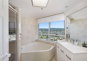 Burleigh Heads Ocean Views 16th Floor Apartment