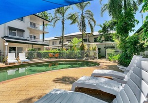 Cairns Reef Apartments & Motel
