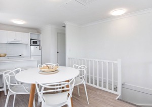 Calypso Plaza Resort Unit 462 Resort style complex on the beachfront in the heart of Coolangatta