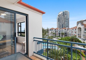 Calypso Plaza Resort Unit 417 Two bedroom unit in resort style complex central Coolangatta