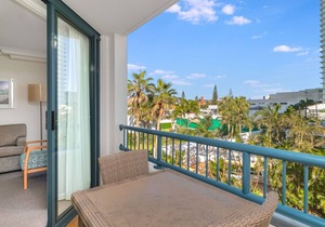Calypso Plaza Resort Unit 306 Beachfront location in central Coolangatta with ocean glimpses