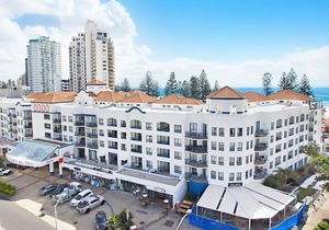 Calypso Plaza Resort Unit 306 Beachfront location in central Coolangatta with ocean glimpses