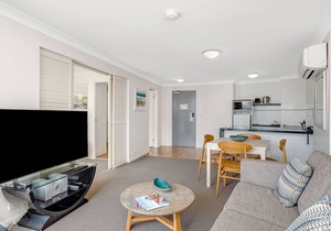 Calypso Plaza Resort Unit 429 Beachfront Resort Style complex in the heart of Coolangatta