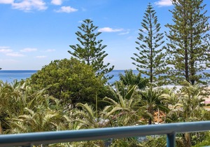 Calypso Plaza Resort Unit 429 Beachfront Resort Style complex in the heart of Coolangatta