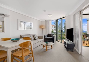 Calypso Plaza Resort Unit 429 Beachfront Resort Style complex in the heart of Coolangatta
